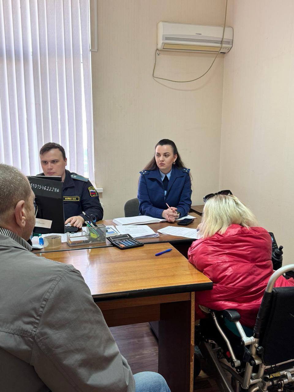 Прокуратурой Успенского района проведен выезднойприем социально незащищенной категории граждан в районном отделении судебных приставов