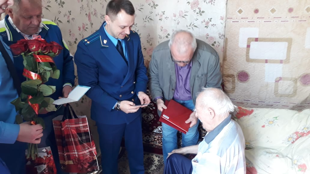 Прокурор Успенского района поздравил с 95- летним юбилеем ветерана Великой Отечественной войны